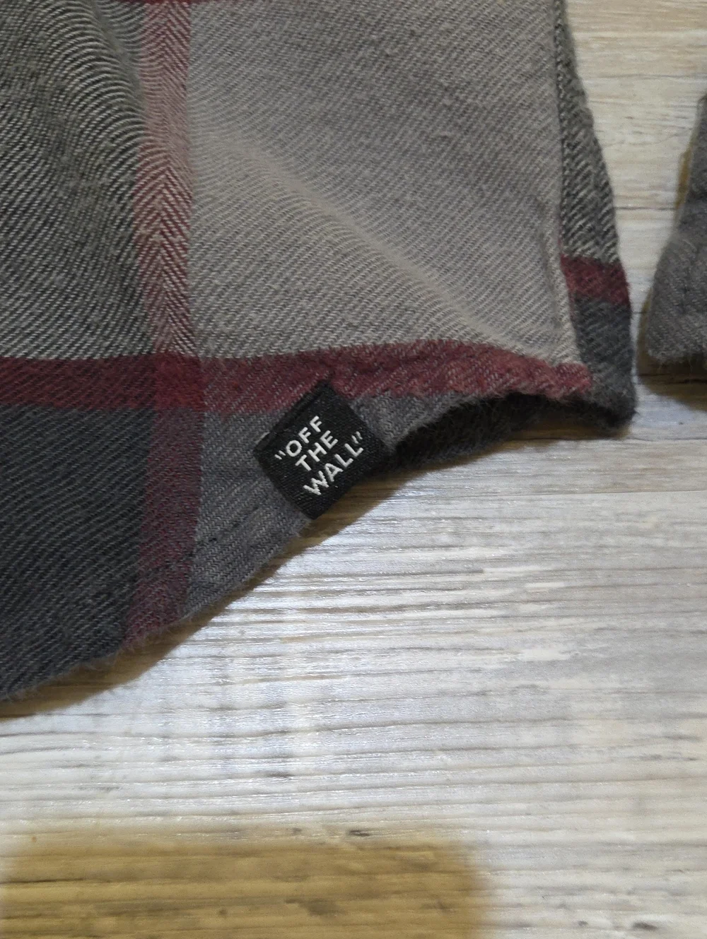 Vans Gray, Black & Maroon 100% Cotton Plaid Button-Down Shirt Boys Size S